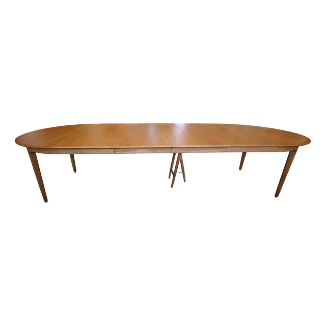 Round Oak Model 62 Dining Table by Henning Kjærnulf for Sorø Stolefabrik, Denmark, 1960s For Sale