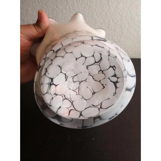 Contemporary 1990s Art Deco White Art Glass Vase With Ruffled Edges For Sale - Image 3 of 7