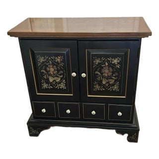 Ethan Allen Console Cabinet in the Hitchcock Style For Sale