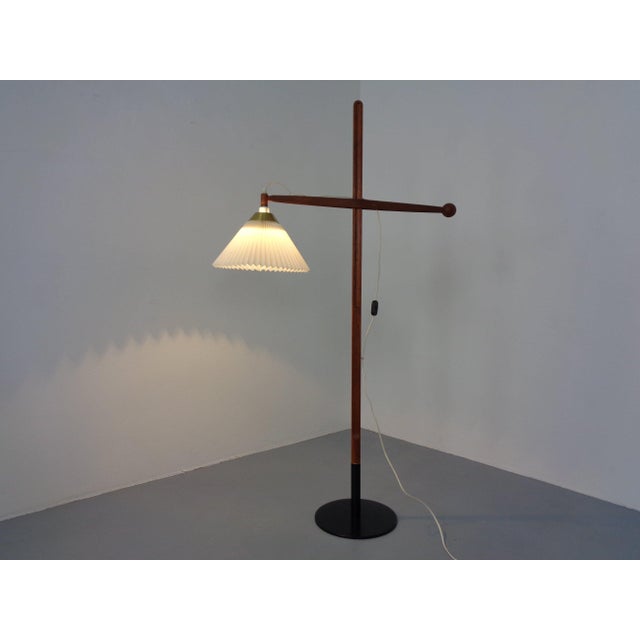 Model 325 Adjustable Floor Lamp in Teak by Vilhelm Wohlert for Le Klint, Denmark, 1950s For Sale - Image 6 of 18