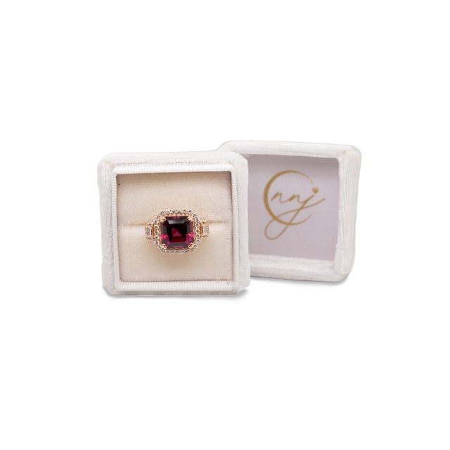 Modern 7.57cts Rasberry Garnet Ring With Lab Diamond Accents: Solid 14k Gold, 11mm For Sale - Image 3 of 8