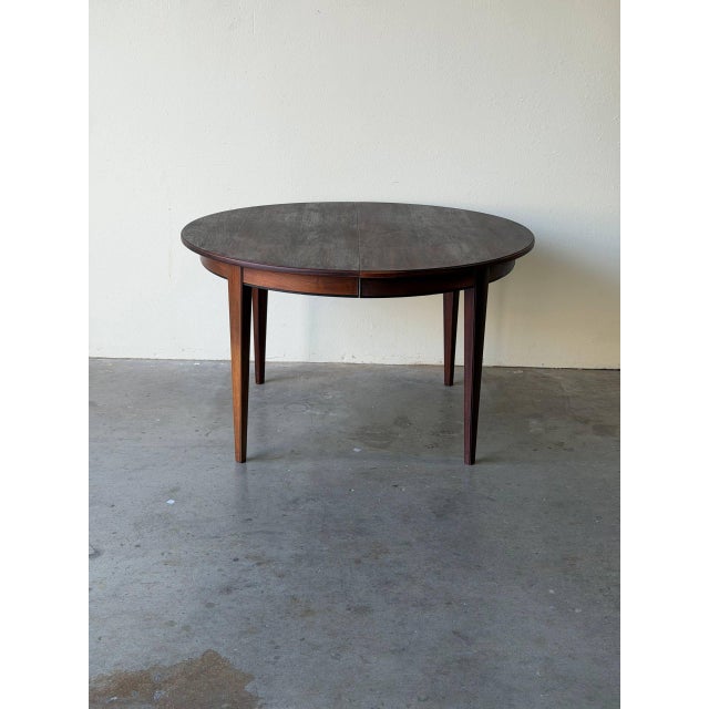 Mid-Century Modern Danish Mid Century Rosewood Extendable Round Dining Table – Oval Scandinavian Modern W/ 2 Leaves 1960s For Sale - Image 3 of 8