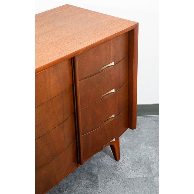 1960s Mid Century Modern Credenza Dresser Mahogany American Martinsville 12 Drawers For Sale In Sacramento - Image 6 of 11