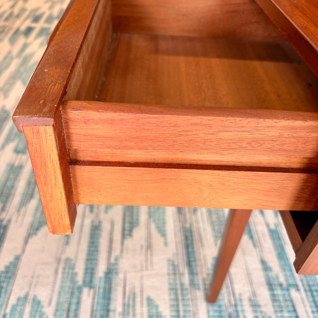 Wood 1970s Mid-Century Austinsuite Teak Queen Headboard With Integrated Nightstands For Sale - Image 7 of 9