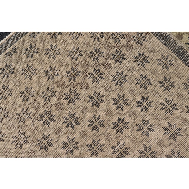 Vintage Turkish Oushak Rug With Latticework and Poinsettia Shapes 4'4 X 9'9 For Sale - Image 15 of 15