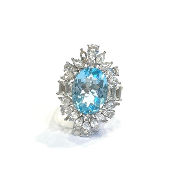 Late 20th Century Bochic “Capri” Vintage Blue Topaz Ring Set In 18K White Gold & Silver For Sale - Image 5 of 10
