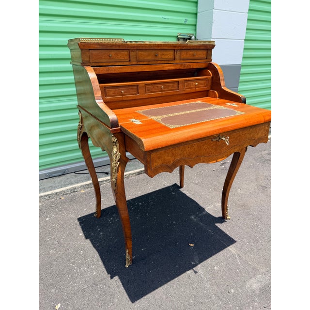 1970s French Louis XV Style Burl Wood Cylinder Roll Top Writing Desk With Brass Gallery and Ormolu Mounts For Sale In Naples, FL - Image 6 of 12
