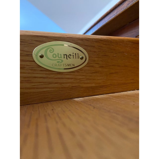 English Vintage Late 20th Century Councill Hall Table With ChippendaleFretwork Trim and Banded Mahogany Top For Sale - Image 3 of 8