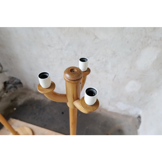 Scandinavian Modern Sculptural Floor Lamps in Pine, Sweden 1970s, Set of 2 For Sale - Image 6 of 17