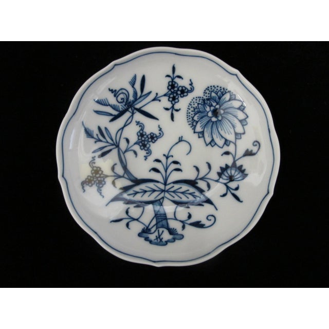Meissen Blue Onion Porcelain Scallop Rim Coffee Cup & Saucer Set of 4 For Sale - Image 11 of 16