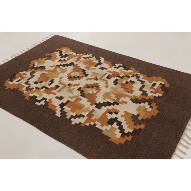 Handwoven in wool, this 5x8 vintage Swedish flatweave rug, model Korall brun by Erik Lundberg for Vävaregården, dates to...