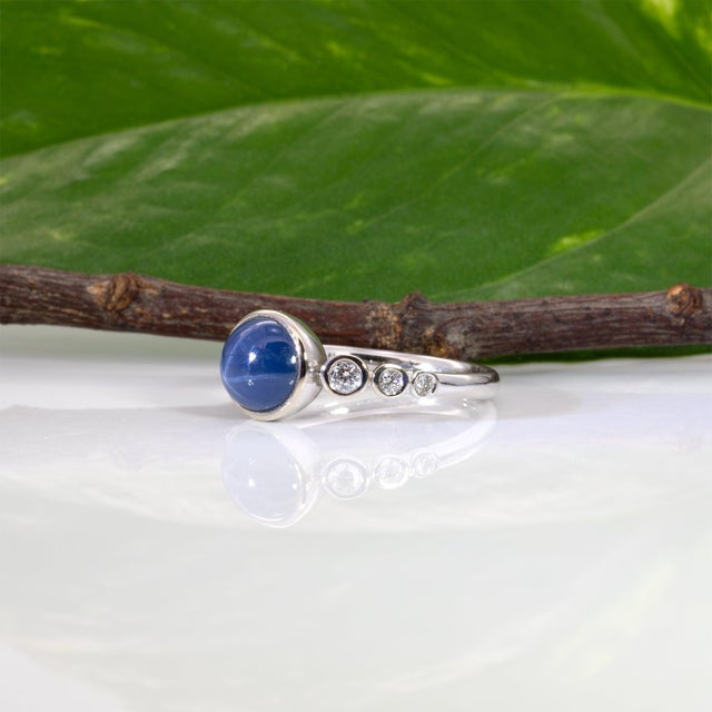 2.6Ct Star Sapphire Cabochon Ring With Natural Diamond Accents: Solid 14k Gold, Size 6.75 For Sale In Columbus - Image 6 of 9