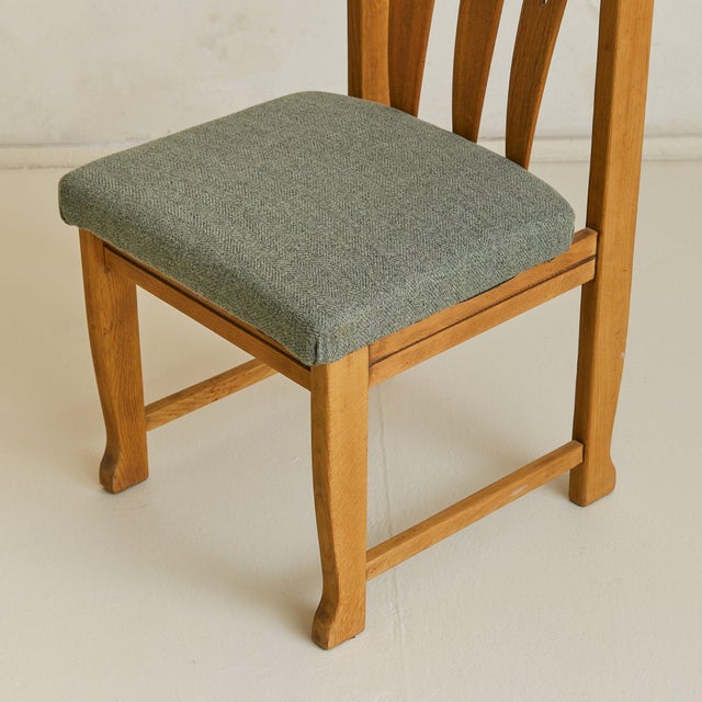 1960s French Oak Accent Chair in the Manner of Guillerme et Chambron, 1960s For Sale - Image 5 of 18