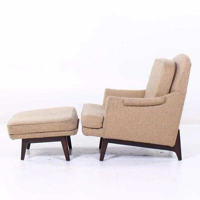 Dunbar Furniture Roger Sprunger for Dunbar Mid Century Lounge Chair and Ottoman For Sale - Image 4 of 9