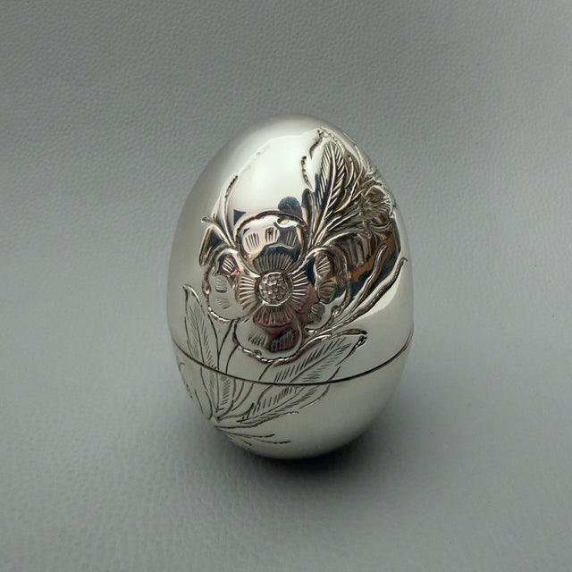 800 Silver Egg Engraved Jewelry Container For Sale - Image 5 of 11