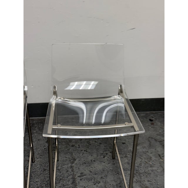 CB2 Mermelada Estudio for Cb2 Chiaro Clear Acrylic Counter Stools, Pair For Sale - Image 4 of 12