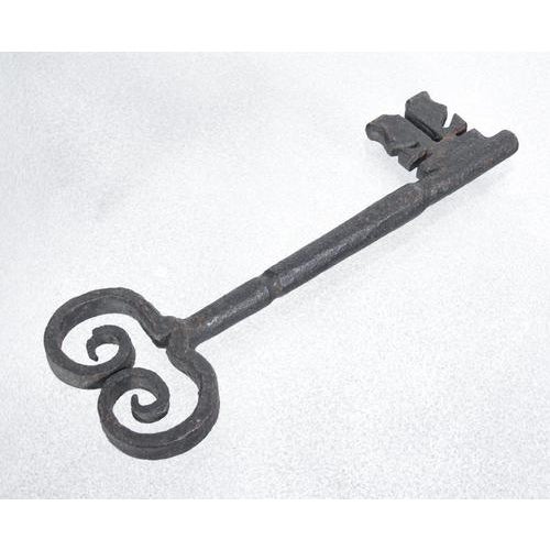Antique 19th Century Iron Key For Sale - Image 4 of 14