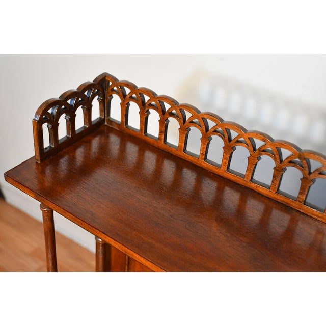 We are pleased to offer this Beautiful Antique English Sheraton Server / Buffet, by Sohan NY from the 1920s. This Server...