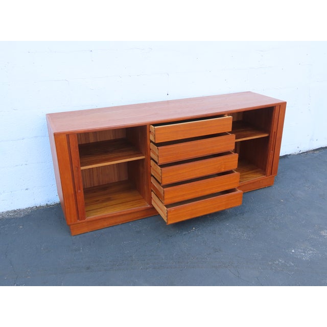 Mid 20th Century Danish Modern Bow Front Tambour Doors Dresser Sideboard Tv Media Console 6677 For Sale - Image 5 of 18