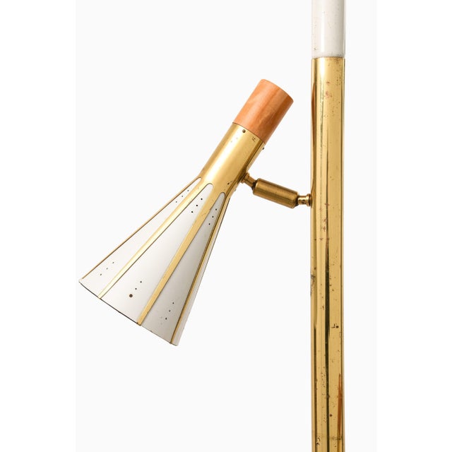 Metal Floor Lamp in Brass and White Lacquered Metal, 1960s For Sale - Image 7 of 10