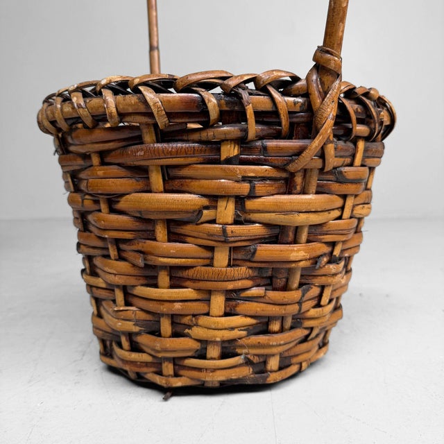 Mid-Century Modern Japanese Bamboo Ikebana Basket with Arched Handle, 1960s For Sale - Image 3 of 12