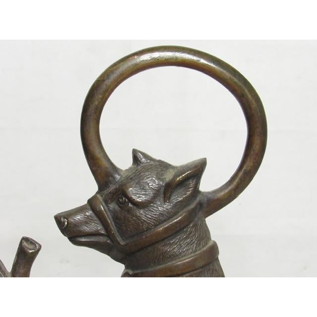 Antique English brass Warwick bear doorstop, c.1900 A well cast example showing all the fine details to the head, staff...