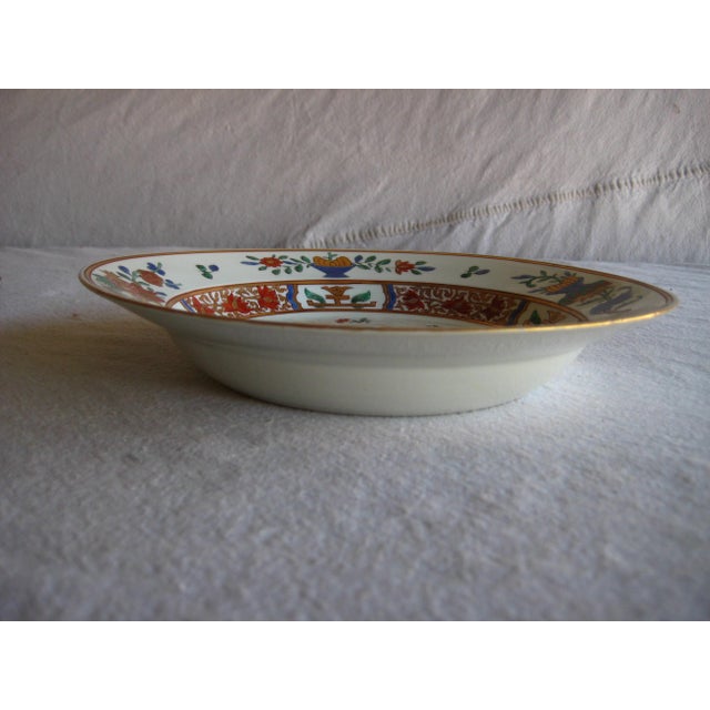 19th Century Chinese Export Porcelain Duke of Norfolk Coat of Arm Soup Plate For Sale - Image 6 of 10