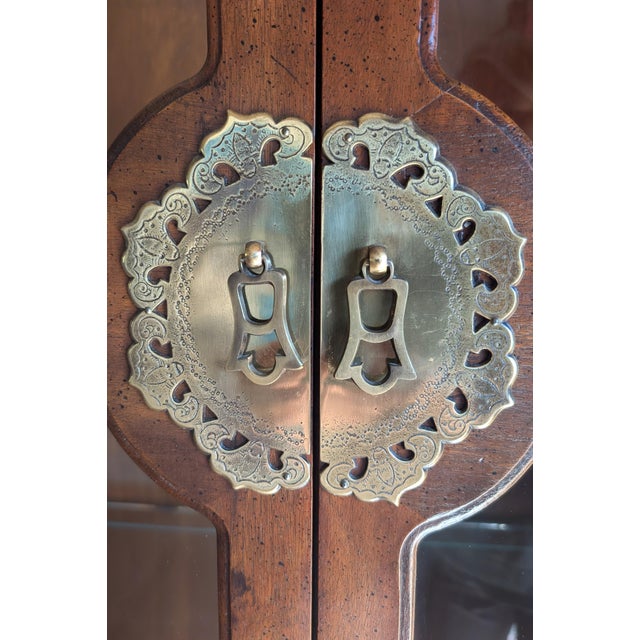 Mid-Century Modern Vintage 1981 Henredon Asian Inspired China Cabinet For Sale - Image 3 of 18