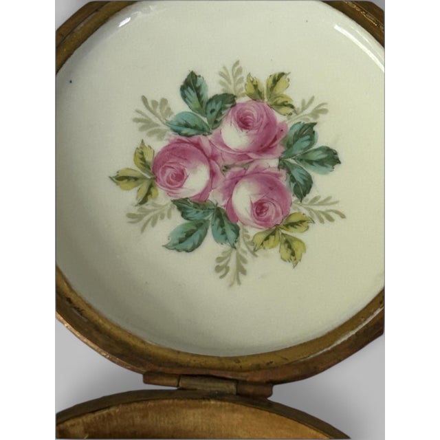 French 1900s Sevres Style Hand Painted Signed Jewelry Box For Sale - Image 3 of 4