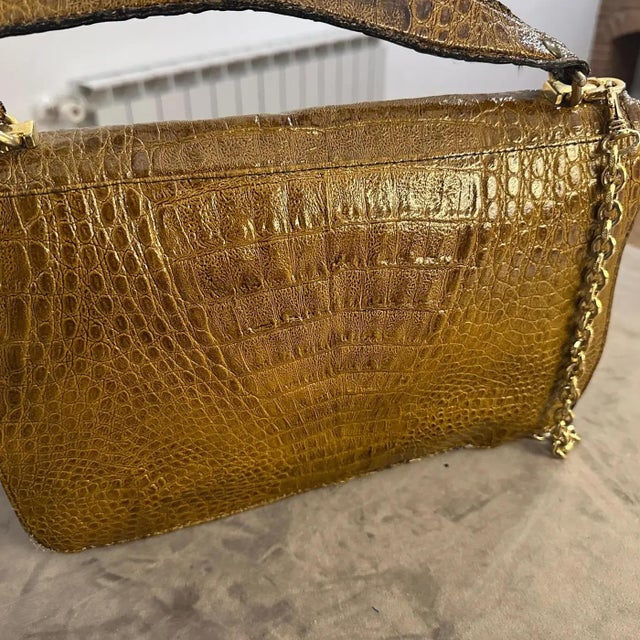 An High Quality 1960s Vintage Light Brown Leather Italian Shoulder Bag For Sale - Image 6 of 12