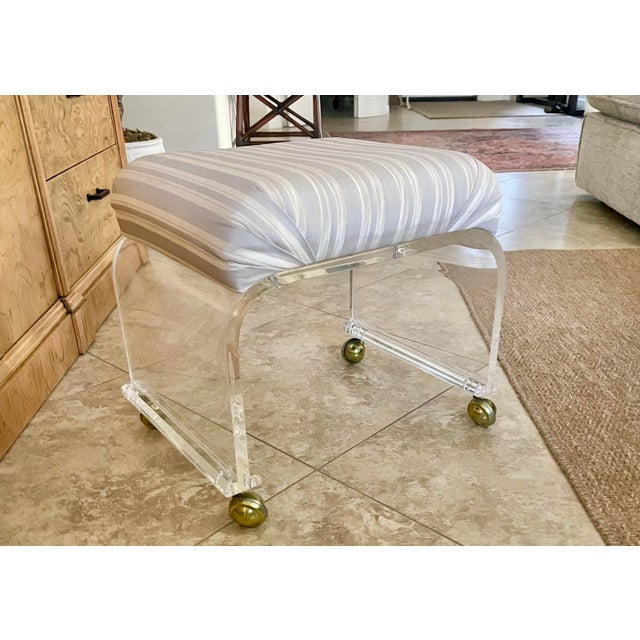 1960s Lucite Waterfall Vanity Stool For Sale In Palm Springs - Image 6 of 7