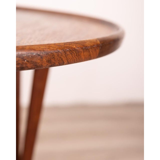 Rotondo in rosewood table with V-legs, design tove & Edvard Kind-Larsen, 50s. I have official proof of authenticity such...