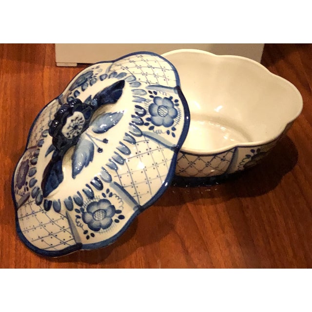 Early 19th Century Gzhel Multi-Use Ceramic Bowl With Lid Blue/White Flower Blooming and Cherry Design For Sale - Image 4 of 6
