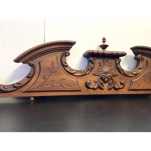 French Architectural Pediment in Cornice and Carved Wood, 1890s For Sale - Image 3 of 14