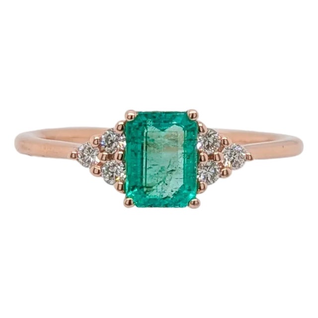 Fine Ethiopian Emerald Ring With Natural Diamond Accents in 14k Gold | Em 6x4mm For Sale