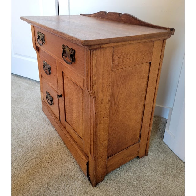 1900-1909 Tiger Oak Washstand For Sale - Image 4 of 16