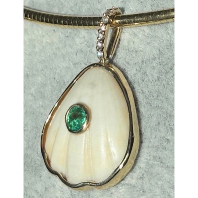 White Shell Pendant With Emerald, Diamonds & 14k Gold For Sale - Image 8 of 11