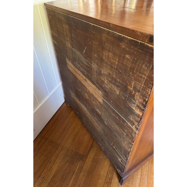 Early 19th Century Early 19th Century American Pennsylvania Pine Chest of Drawers For Sale - Image 5 of 12