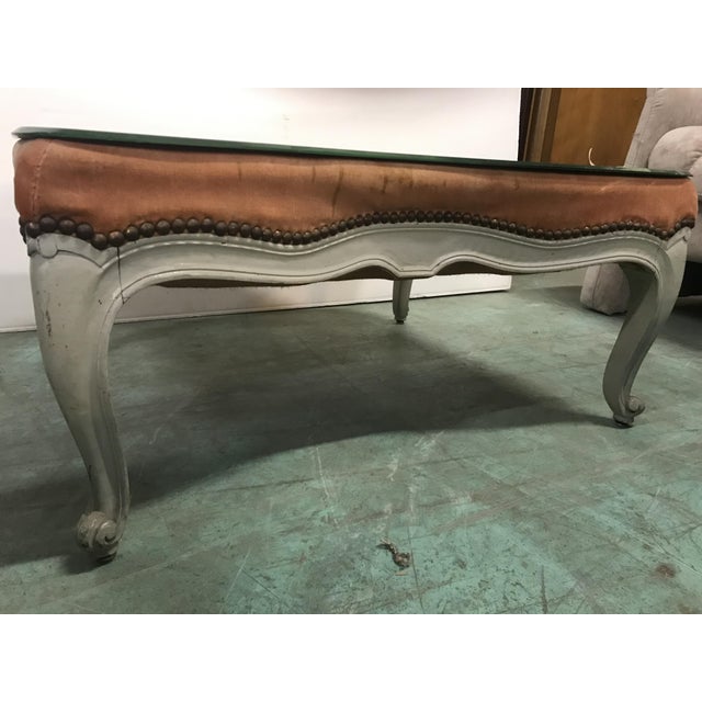 Regency White Coffee Table, in Very Good conditions.