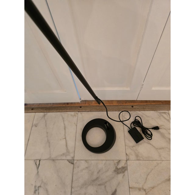Metal Mid Century Modern Italian Minimalist Floor Lamp For Sale - Image 7 of 12