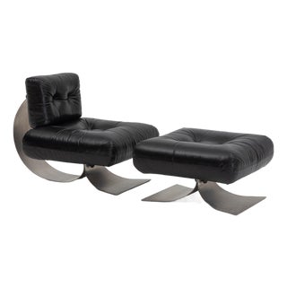 Oscar Niemeyer “Alta” Lounge Chair and Ottoman for Mobilier International, 1971 For Sale