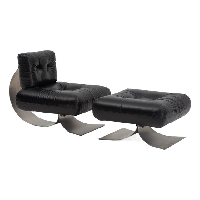 Oscar Niemeyer “Alta” Lounge Chair and Ottoman for Mobilier International, 1971 For Sale