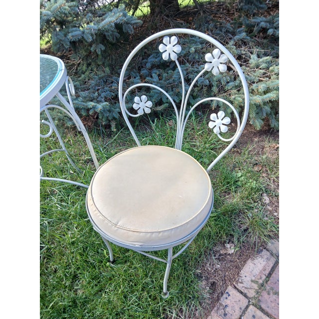 1970s Plantation Patterns Wrought Iron Bistro Patio 3 Pc Set, Daisy Design For Sale - Image 6 of 7