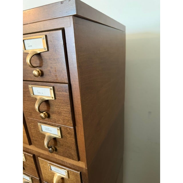 Billy Gaylord Vintage Mid Century Modern 45 Drawer Gaylord Library Card Catalog Cabinet With 2 Pull Out Shelves For Sale - Image 4 of 15