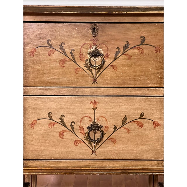 Ecru 1920s Pair of Italian Neoclassical Style Paint Decorated Nightstands For Sale - Image 8 of 18