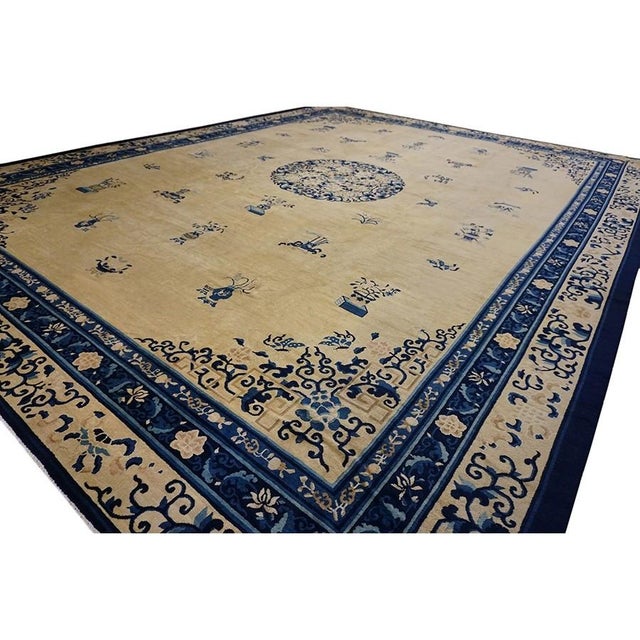 1920s 1920s Beige Field Vase Classic Greek Key Antique Chinese Peking Knotted Wool Rug For Sale - Image 5 of 10