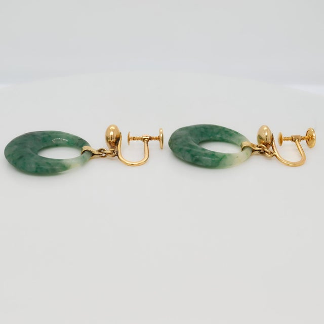 Pair of Vintage 14k Yellow Gold and Spinach Jade Hoop Screw Back Earrings For Sale - Image 9 of 12