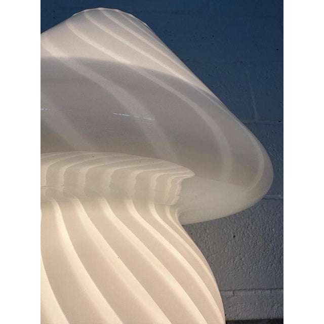 1970s Large Swirl White Murano Glass Mushroom Table Lamp, 1970s For Sale - Image 5 of 8