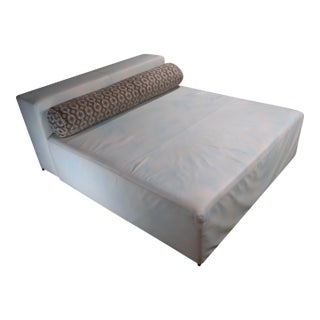 White Leather Lounge Platform Sofa – Sculptural Low Profile Design (Loom) For Sale