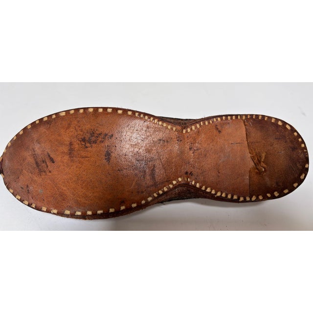 Antique Mughal-Style Gold Embroidered Leather Slipper India Punjab Region 1900 For Sale - Image 9 of 10